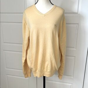 Izod Men's Buttery Yellow V-Neck Sweater with Embroidered Monogram Logo Size M